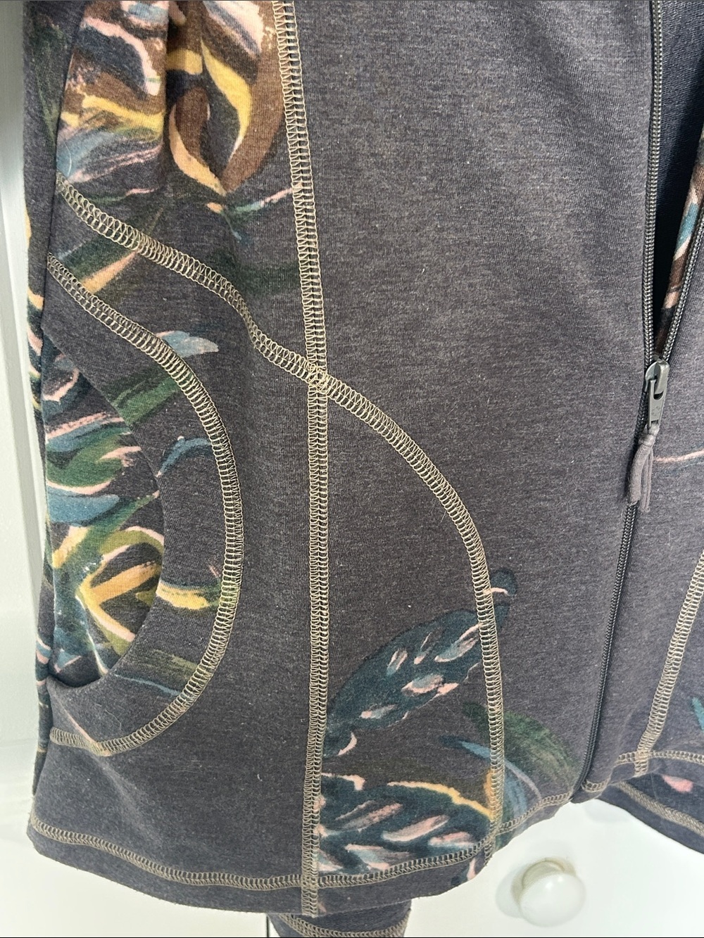 Winter Sun Women's Gray Hooded Zip Sweatshirt with Botanical Print Size Small - Picture 7 of 8